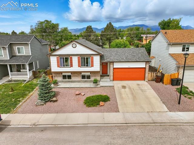2032 Woodsong Way