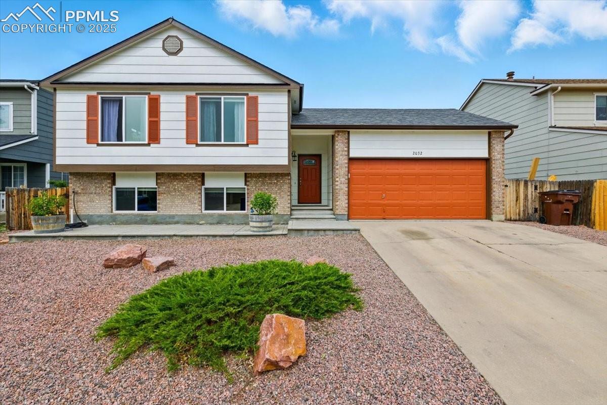 2032 Woodsong Way
