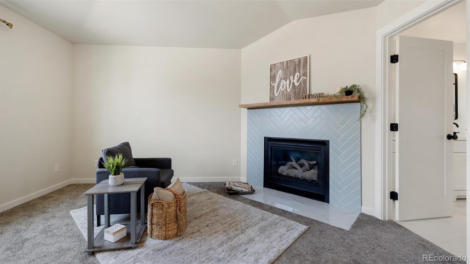 5560 Saddle Rock Road