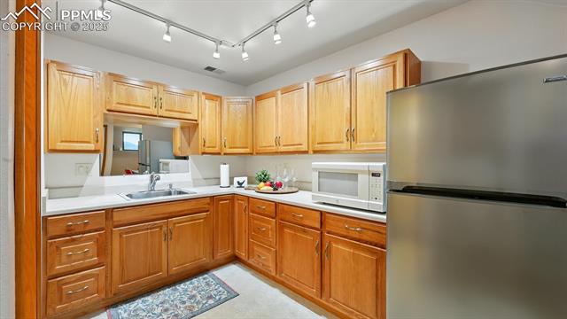 440 Torrey Pines Way