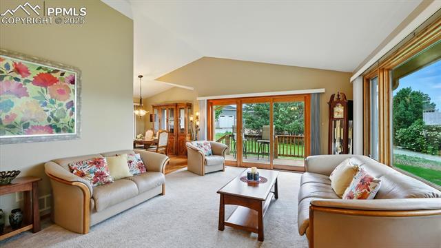 440 Torrey Pines Way