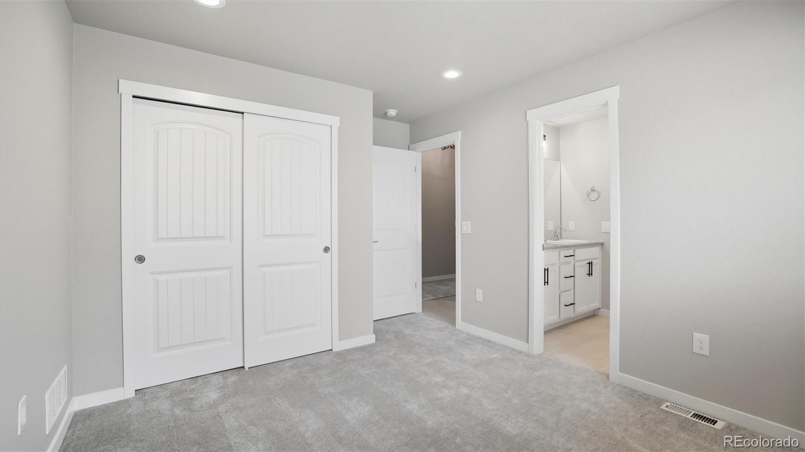 9462 Allouche Street