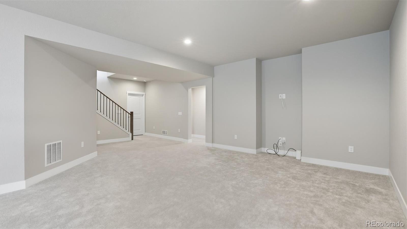 9462 Allouche Street