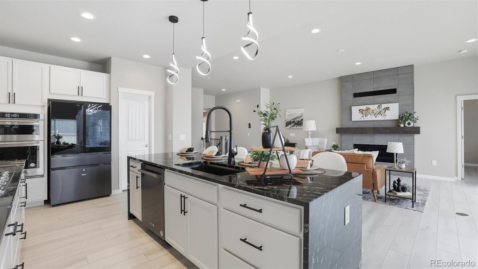 9462 Allouche Street