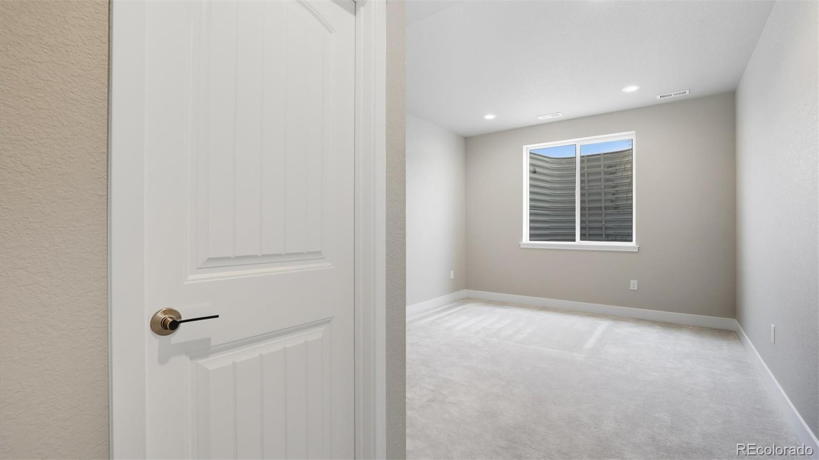 9462 Allouche Street