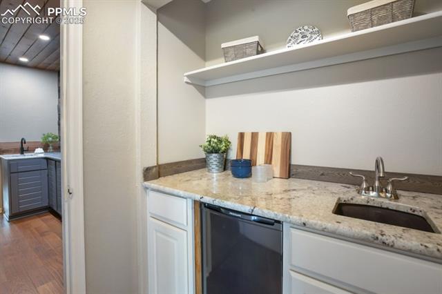 2530 White Rock Lane