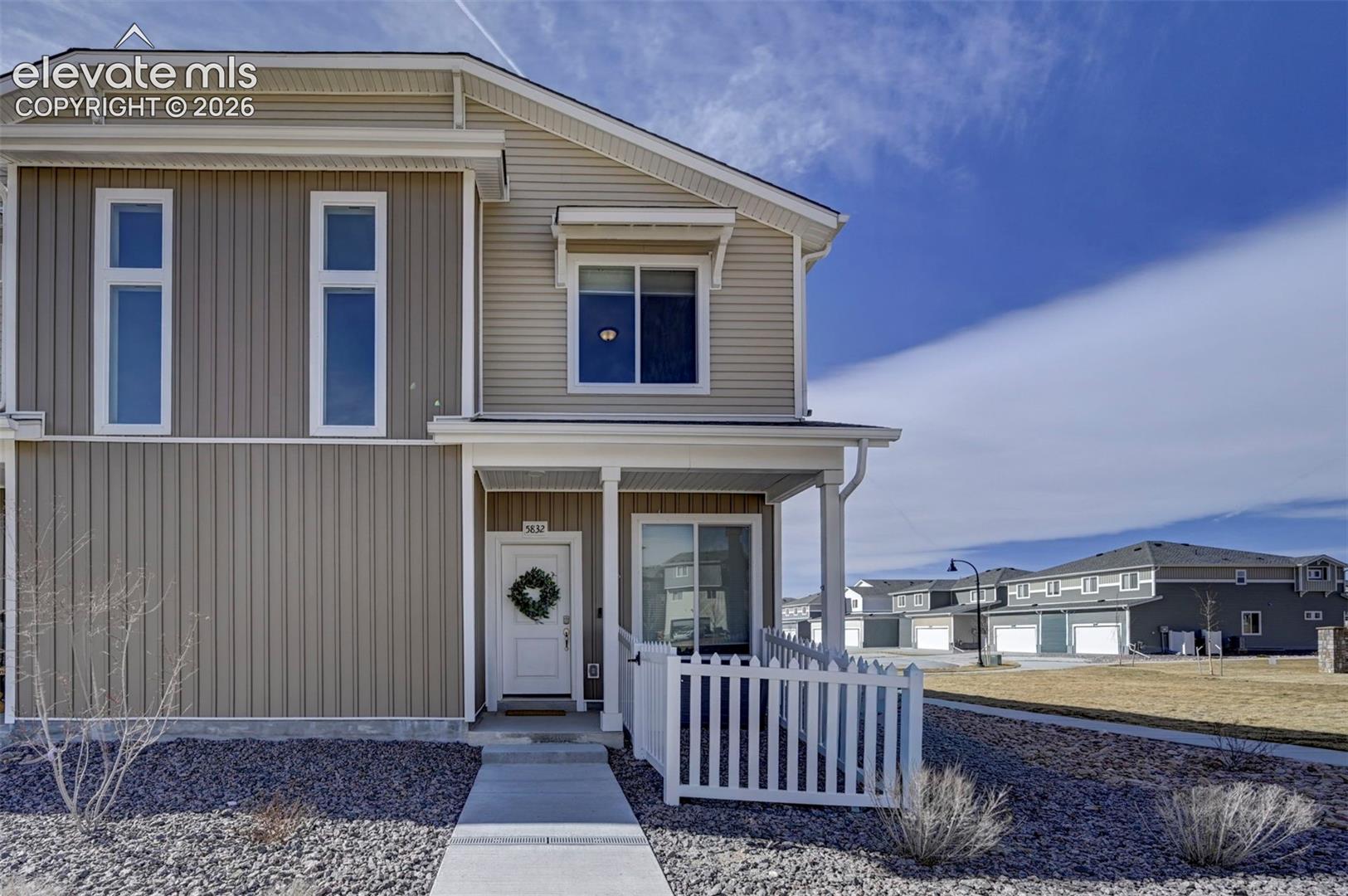 5832 Dakan Loop