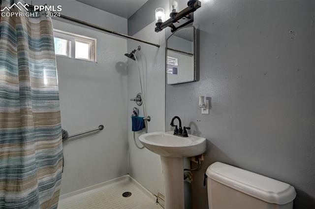 3025 N Institute Street