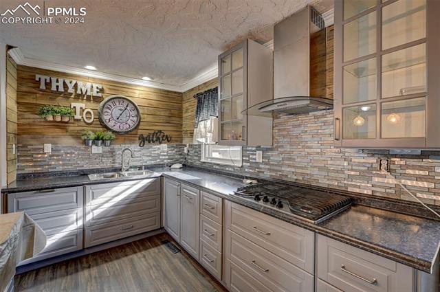 3025 N Institute Street