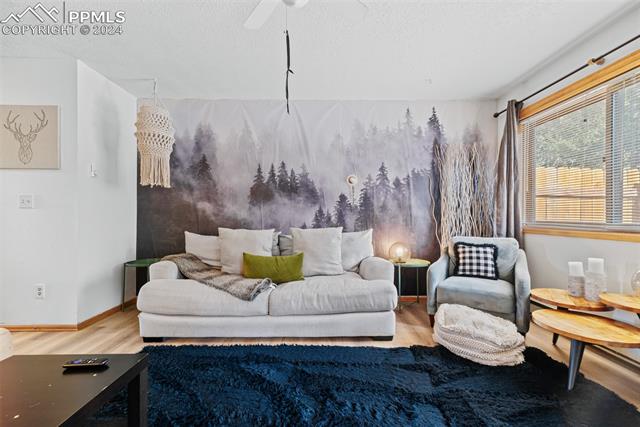 912 Meadow Creek Drive