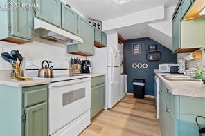 912 Meadow Creek Drive