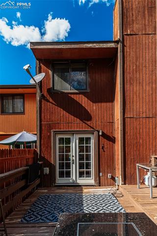 912 Meadow Creek Drive