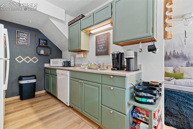 912 Meadow Creek Drive