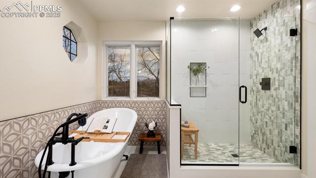 5560 Saddle Rock Road