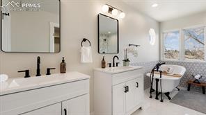 5560 Saddle Rock Road