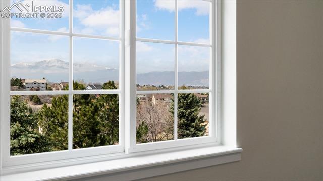 5560 Saddle Rock Road