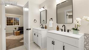 5560 Saddle Rock Road