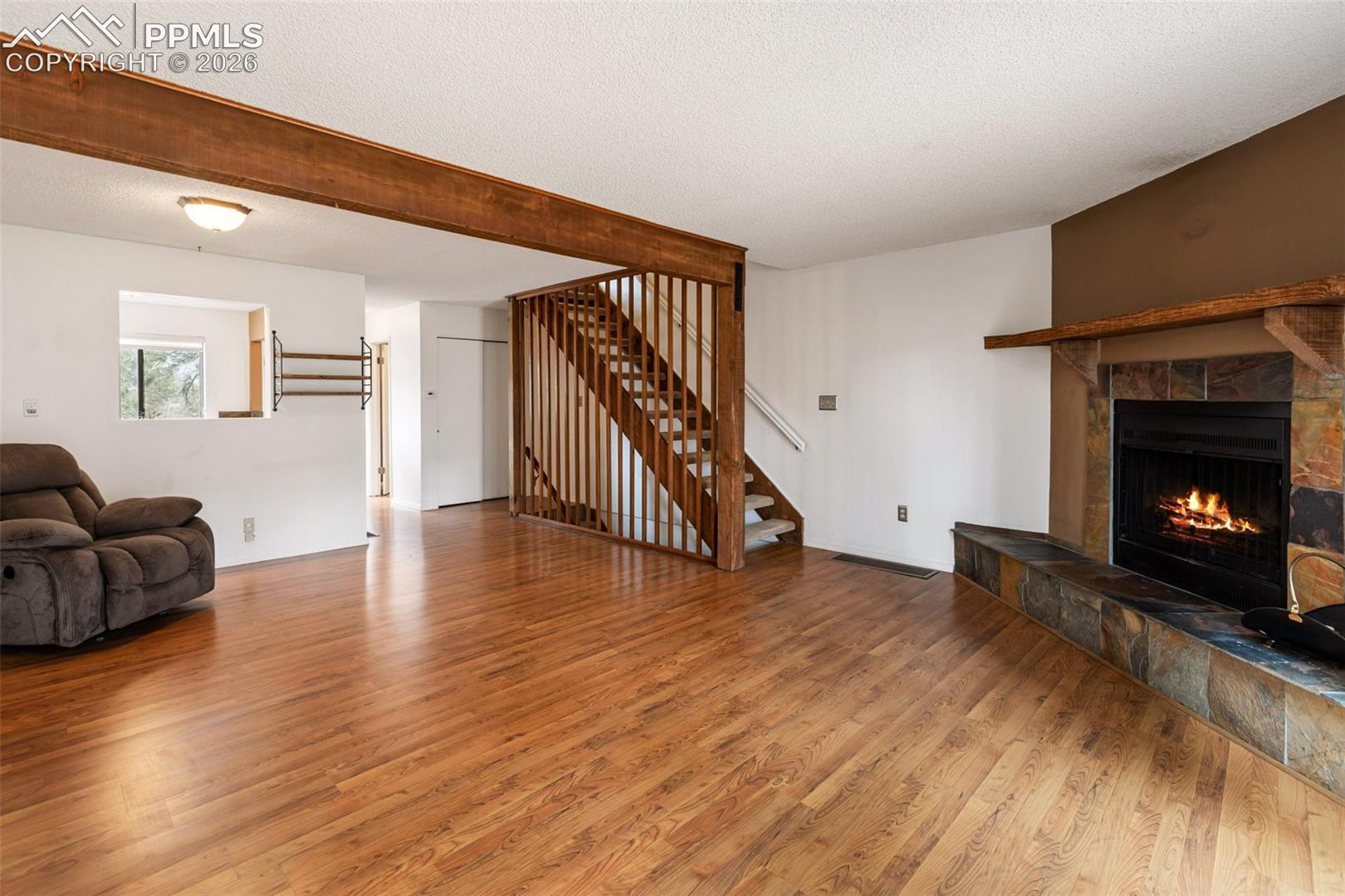 560 Manor Court Unit: C