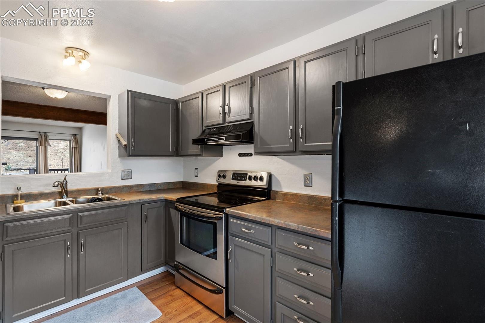 560 Manor Court Unit: C