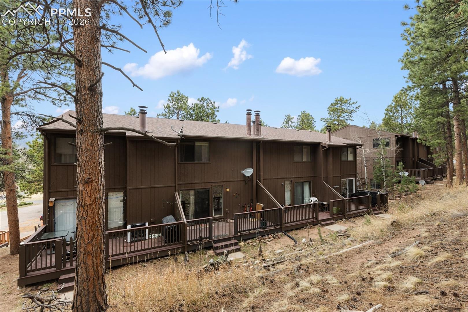 560 Manor Court Unit: C