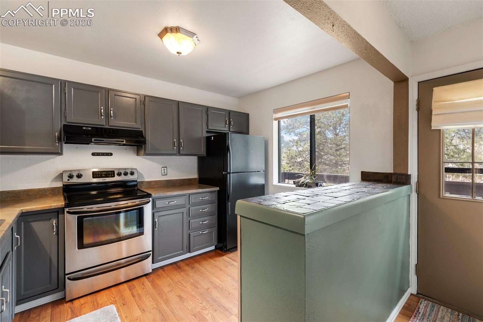 560 Manor Court Unit: C
