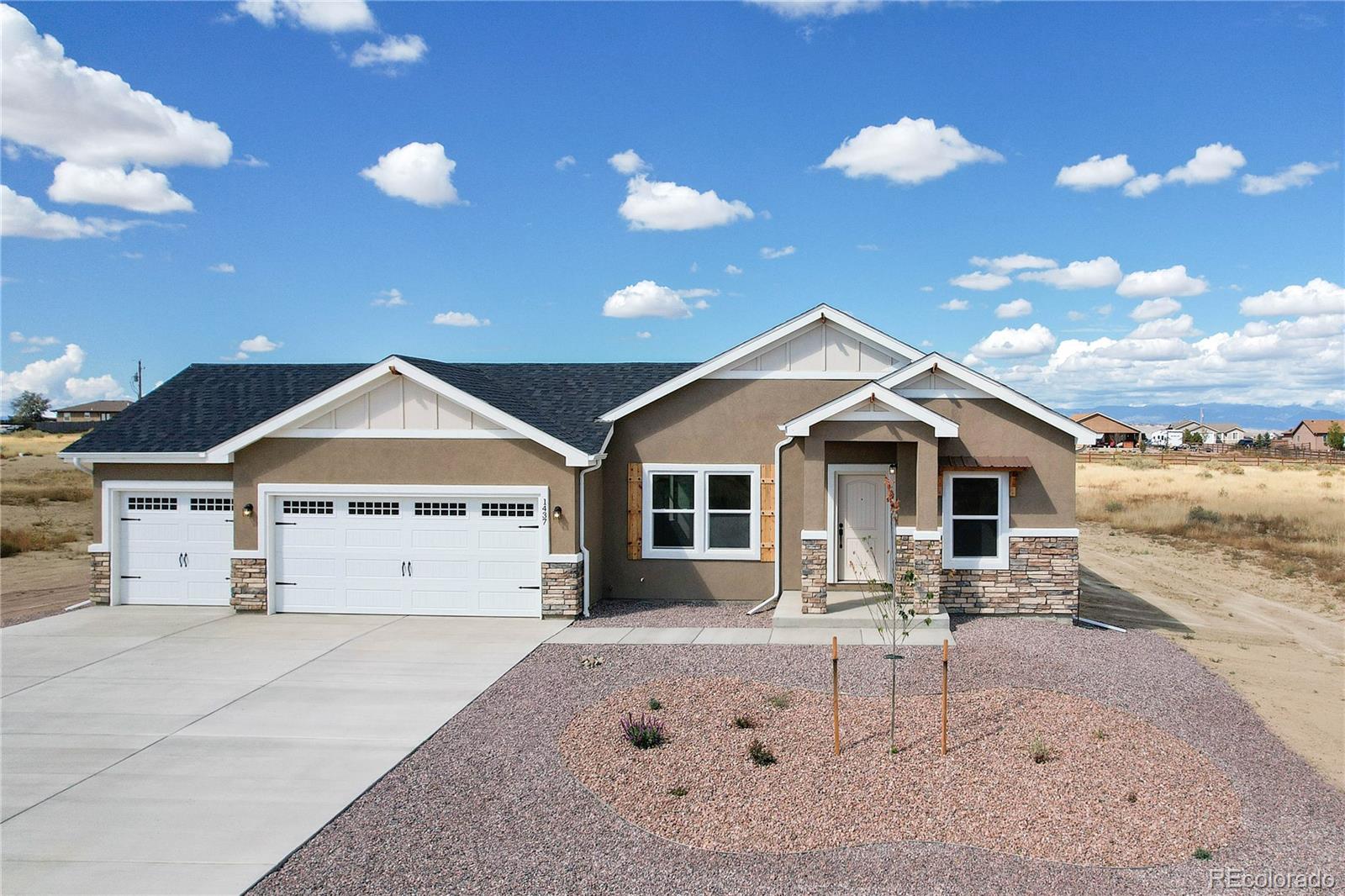 1437 N Chuckwagon Lane