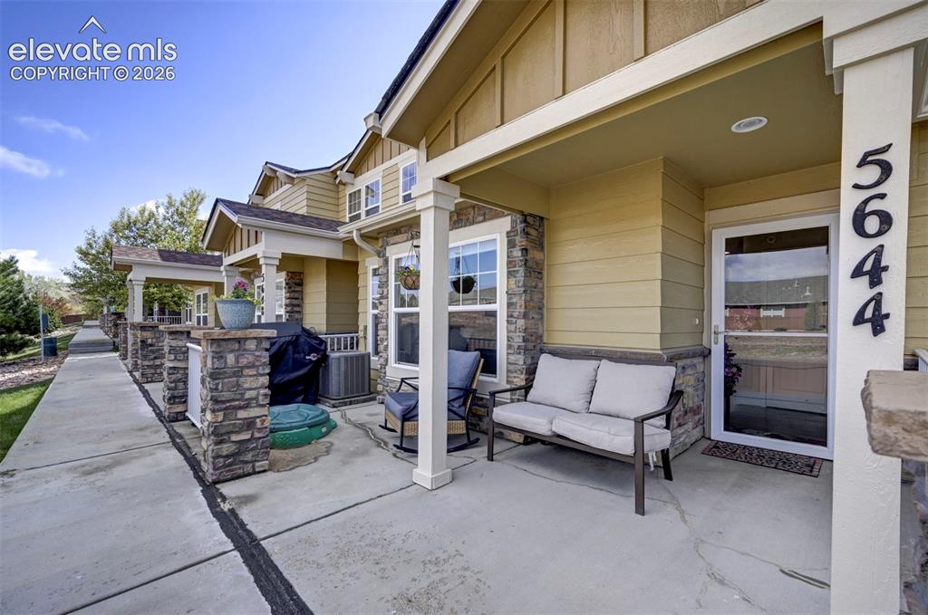 5644 Shamrock Heights