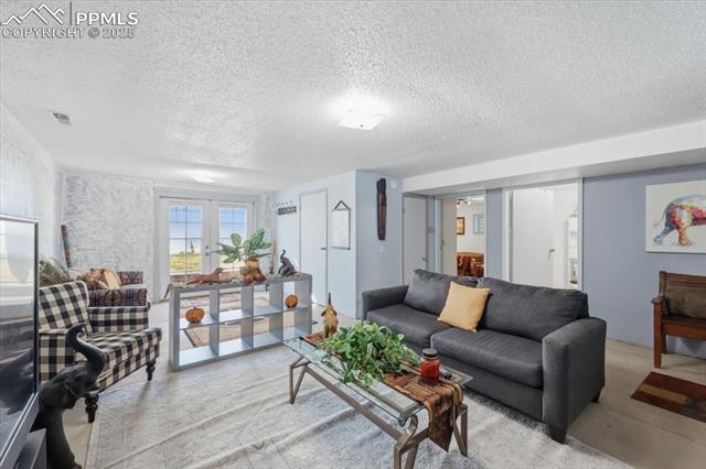 2202 N Ellicott Highway