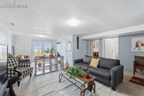 2202 N Ellicott Highway