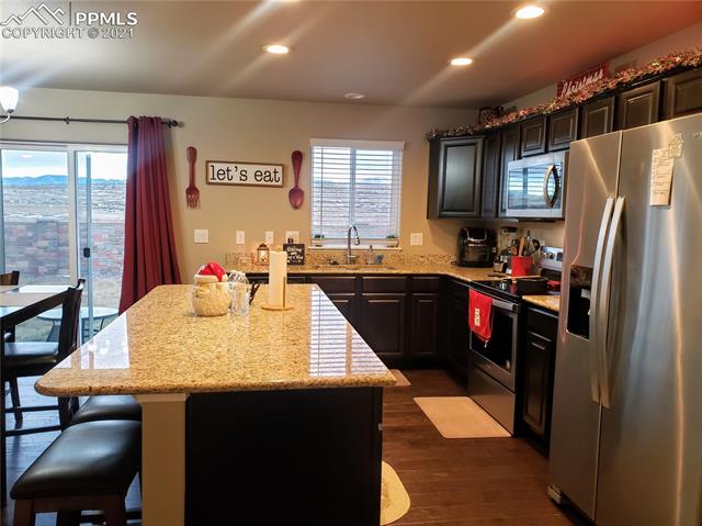 6046 Meadowbank Lane