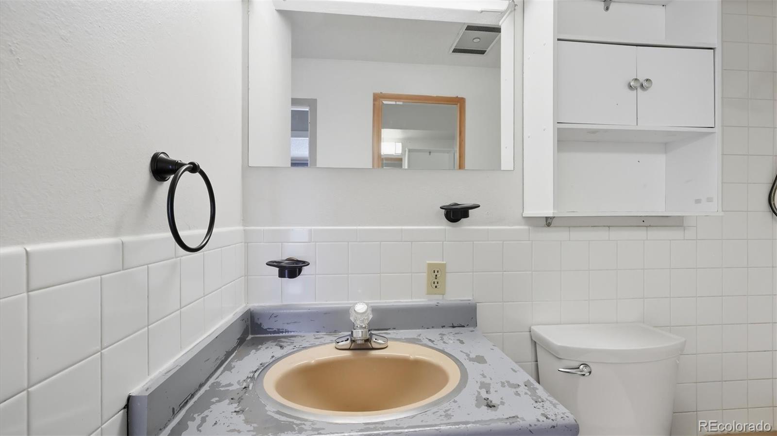 411 Lakewood Circle Unit: B709