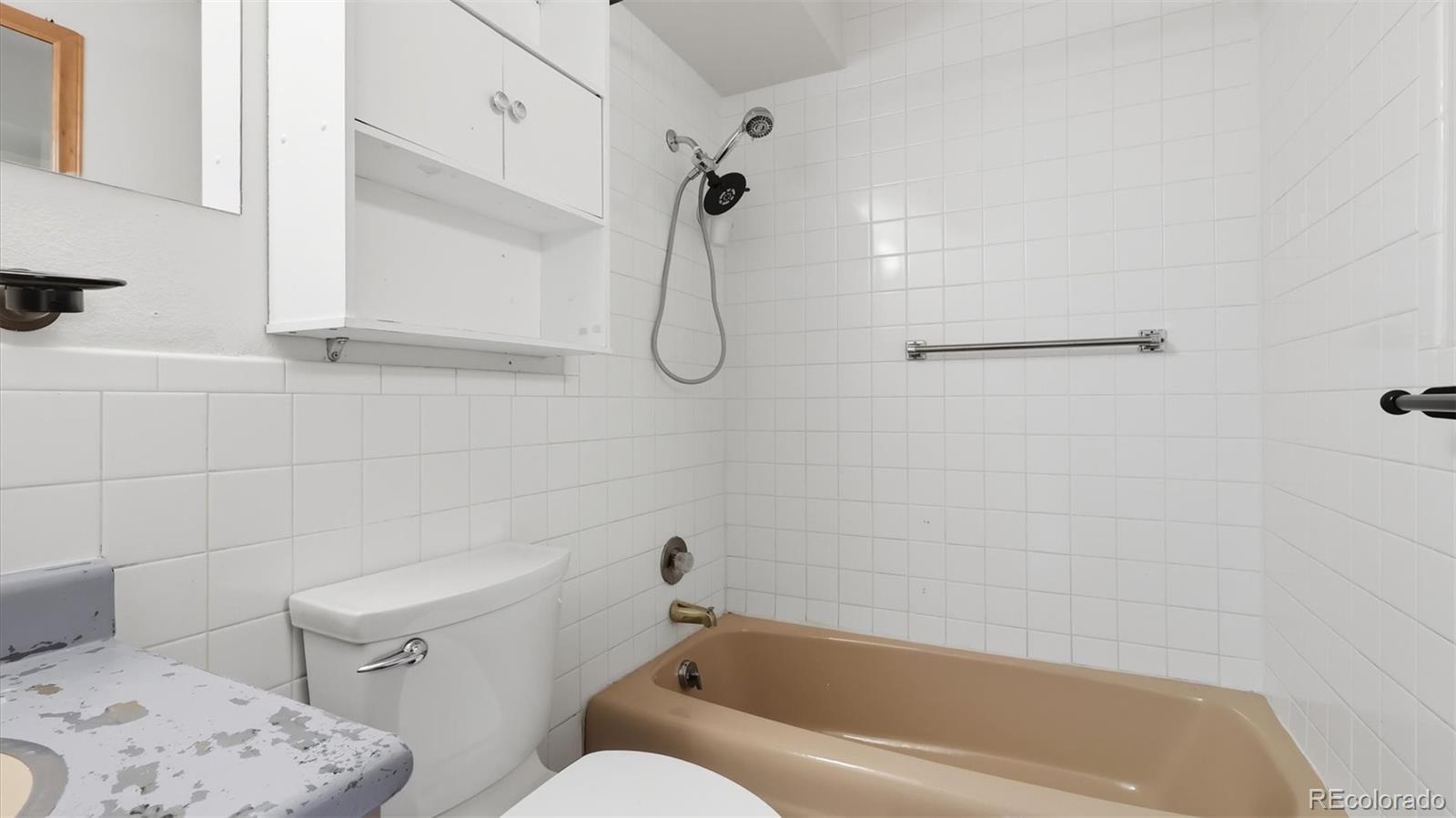 411 Lakewood Circle Unit: B709