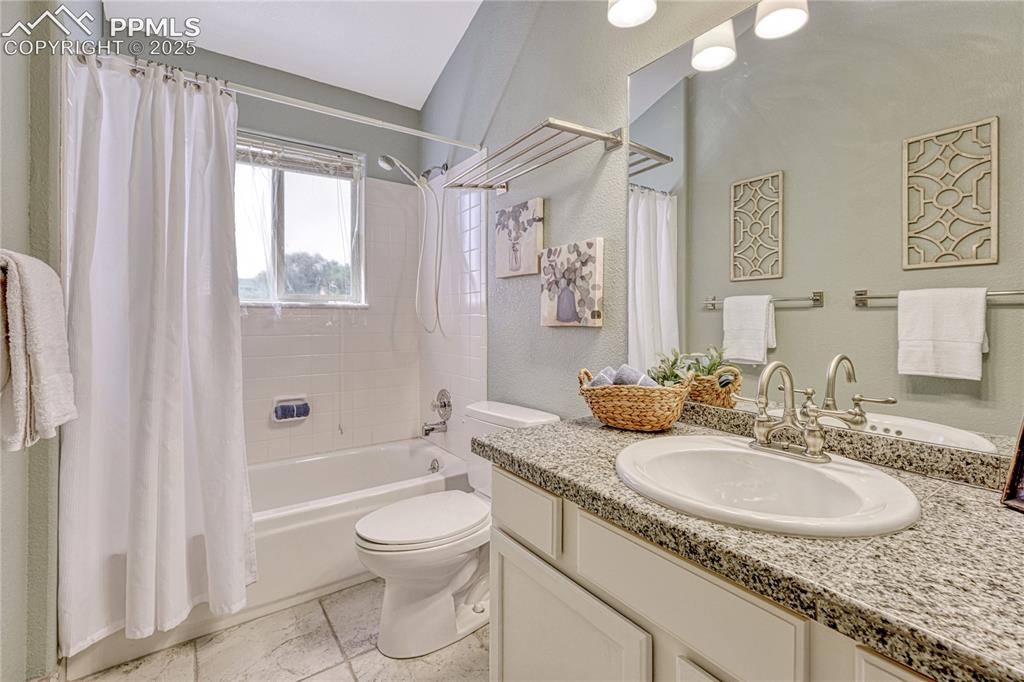 3275 Chestnut Glen Lane