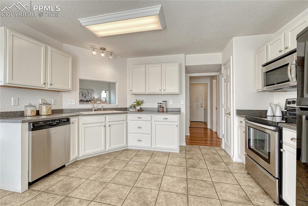 3275 Chestnut Glen Lane