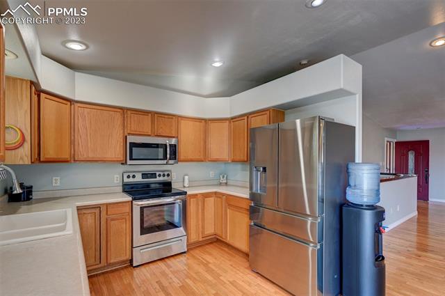 1154 E Paramount Drive