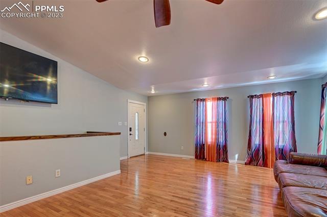 1154 E Paramount Drive