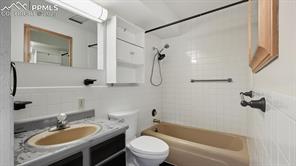 411 Lakewood Circle B709