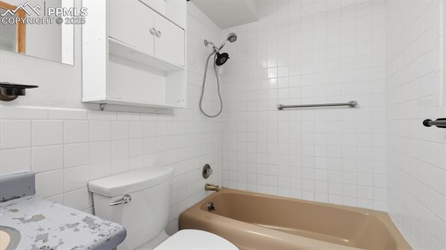 411 Lakewood Circle B709