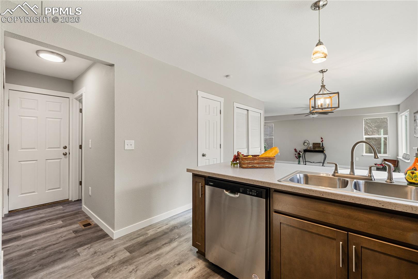 865 Regent Court