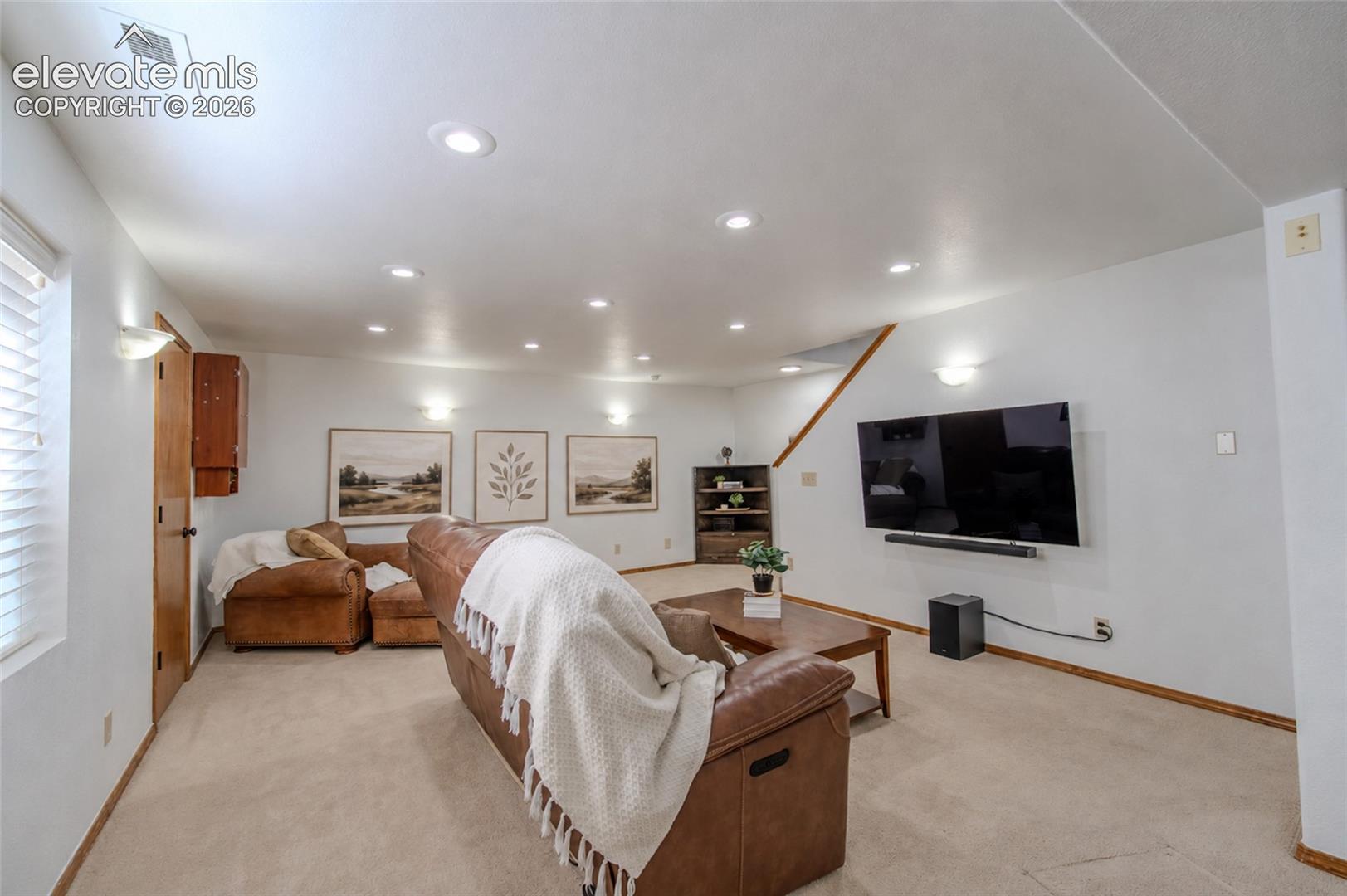 789 Capeglen Road
