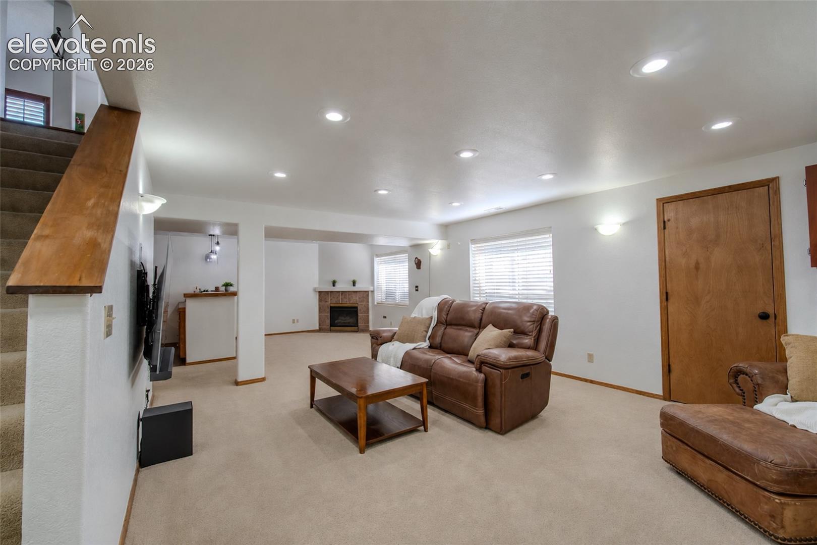 789 Capeglen Road