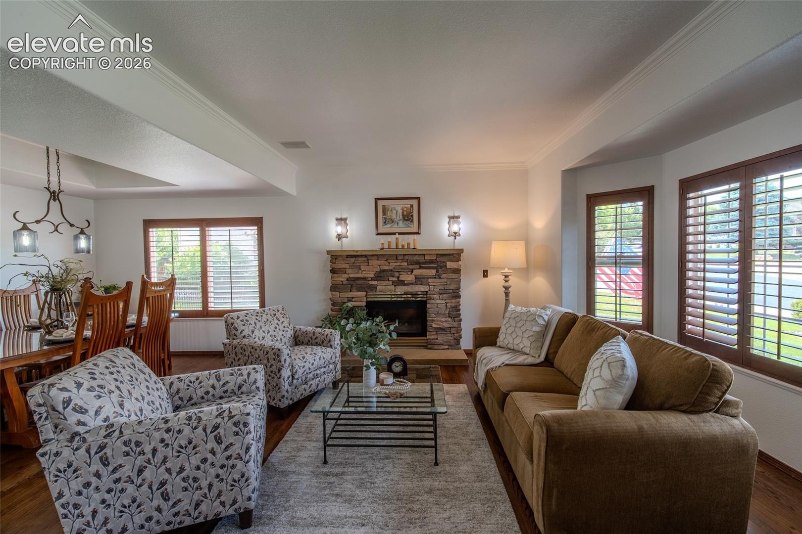 789 Capeglen Road