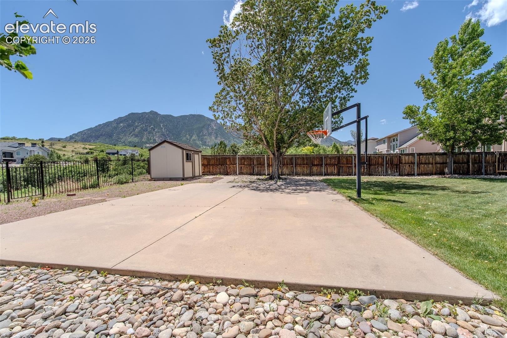 789 Capeglen Road