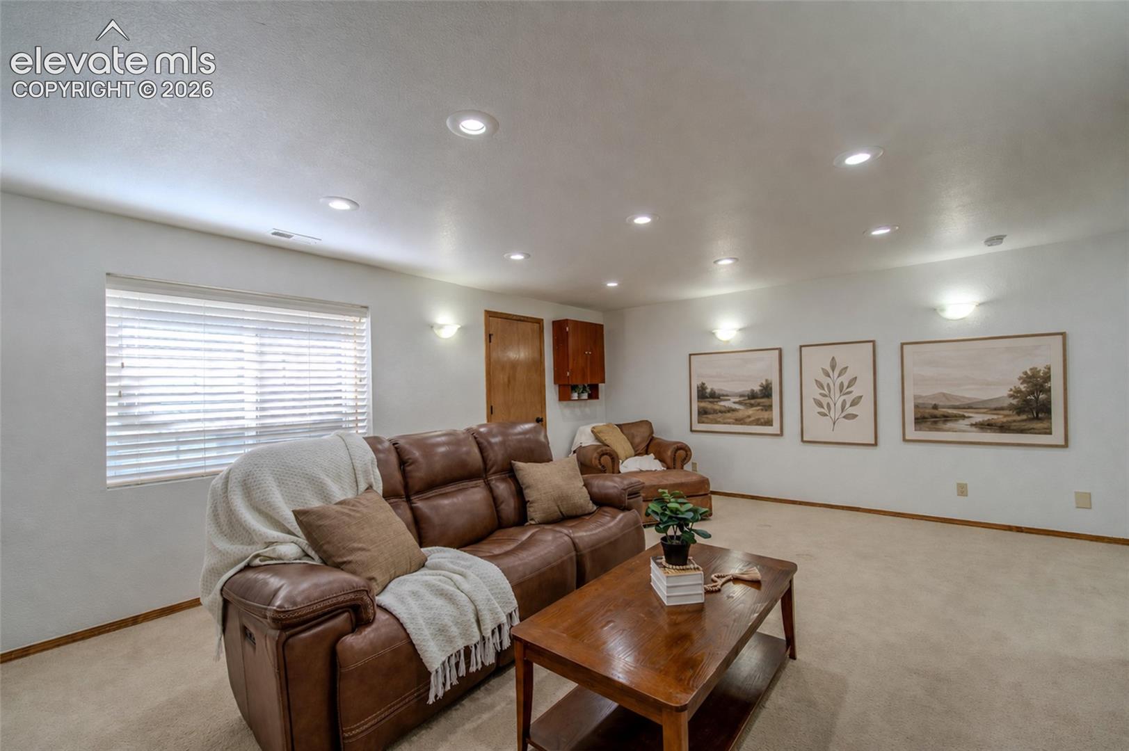 789 Capeglen Road