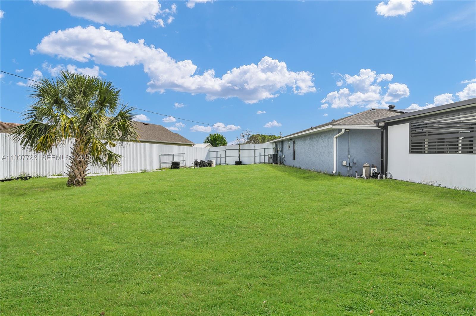 702 NW Orchid St, Port St. Lucie