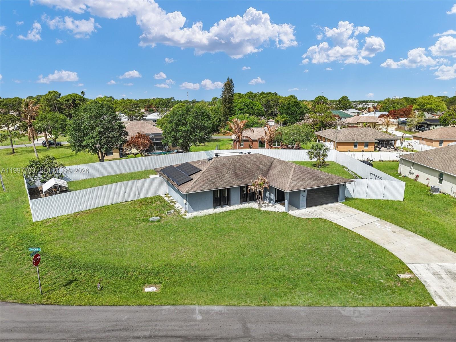 702 NW Orchid St, Port St. Lucie