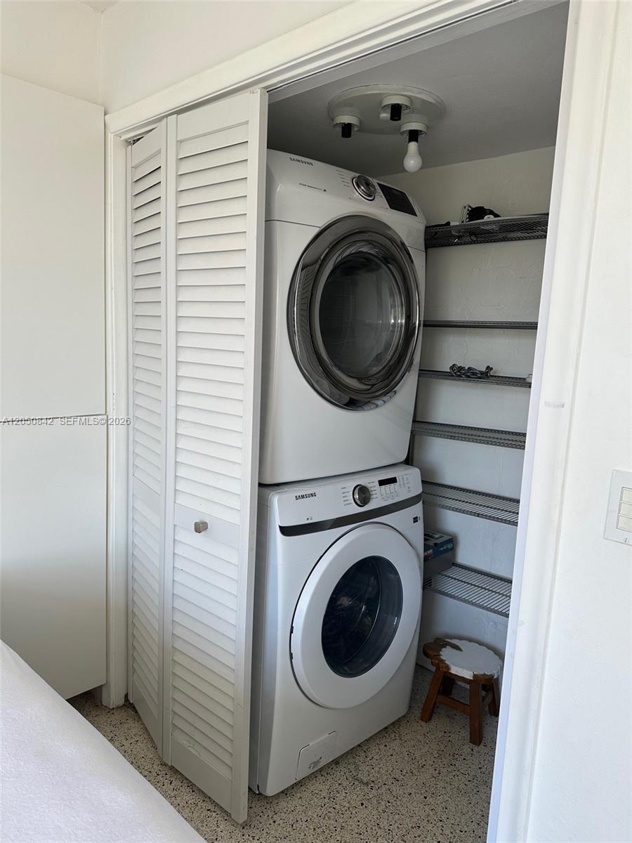 1736 SW 19th St # 404