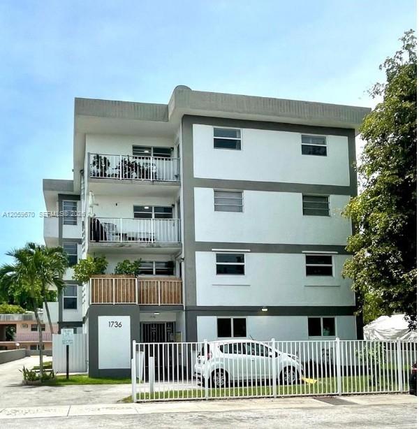 1736 SW 19th St # 404