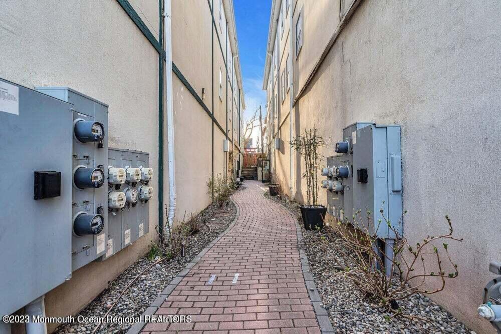 910 Main Street, 2101