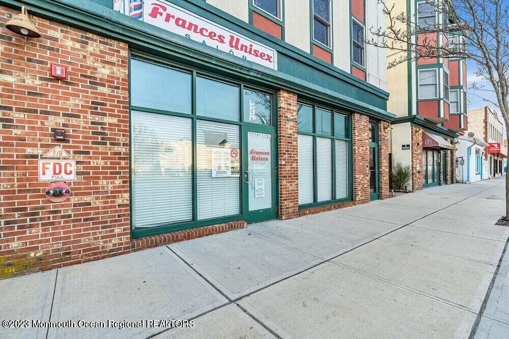 910 Main Street, 2101